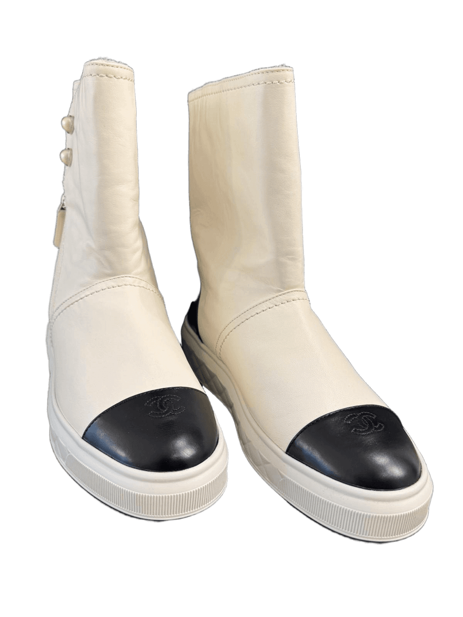 Off White and Black CC Snow Boots